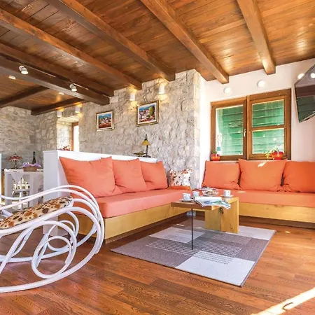 Holiday home Three-bedroom Holiday In
