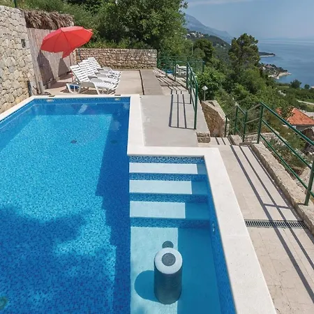 Three-bedroom Holiday In * Brela